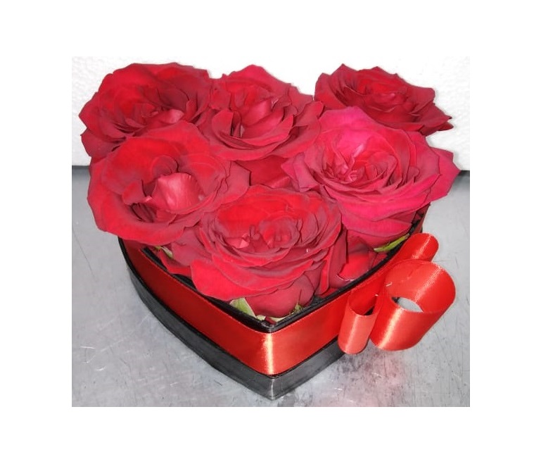 6 Rosas en Caja Coraz�n 